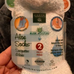 NWT Aloe infused super soft socks - 2 pair